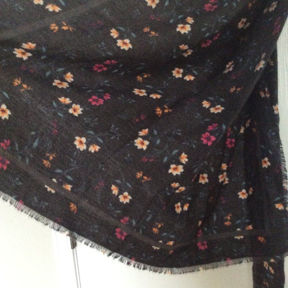 NWT Nine West Scarf